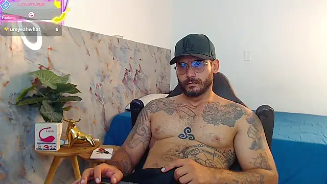 Snapshot of hanz_col chatting on 09.26.25 hanz col online show from 09.26.25