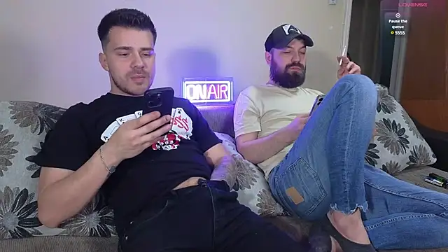 Snapshot of JohnnyStepBro chatting on 12.10.24 JohnnyStepBro online show from 12.10.24