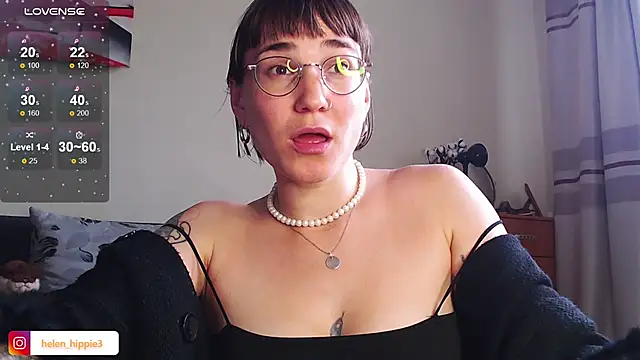 Snapshot of FoxRineHelen chatting on 09.11.25 FoxRineHelen online show from 09.11.25