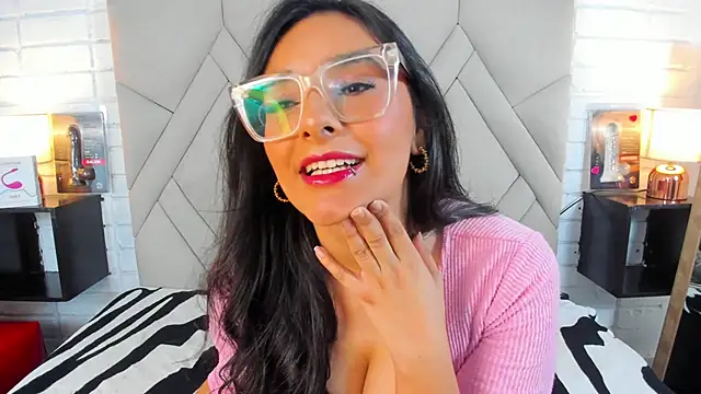 Isis Osman online show from 01.08.25