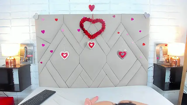 Isis Osman online show from 02.15.25