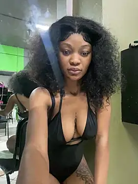 Snapshot of mmbaliii chatting on 12.28.24 mmbaliii online show from 12.28.24