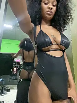 Snapshot of mmbaliii chatting on 12.29.24 mmbaliii online show from 12.29.24
