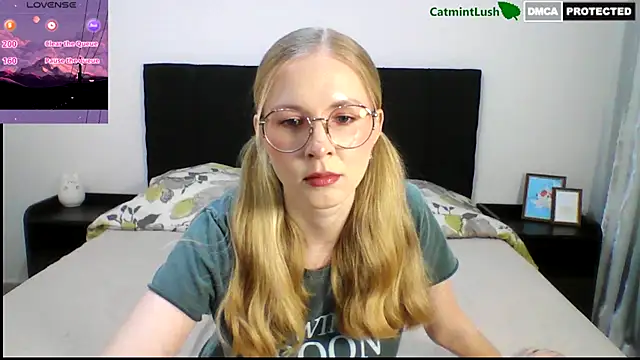 Snapshot of CatmintLush chatting on 09.14.25 CatmintLush online show from 09.14.25