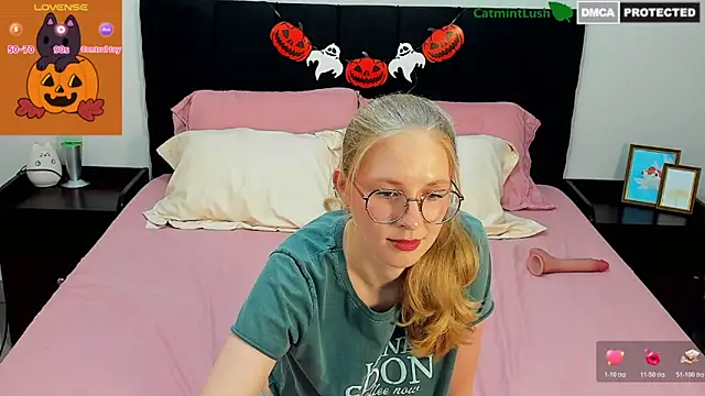 Snapshot of CatmintLush chatting on 10.19.25 CatmintLush online show from 10.19.25