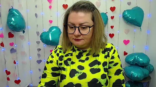 Snapshot of ZannaDreil chatting on 02.06.25 ZannaDreil online show from 02.06.25