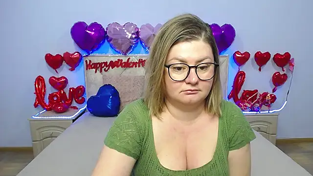 Snapshot of ZannaDreil chatting on 02.08.25 ZannaDreil online show from 02.08.25