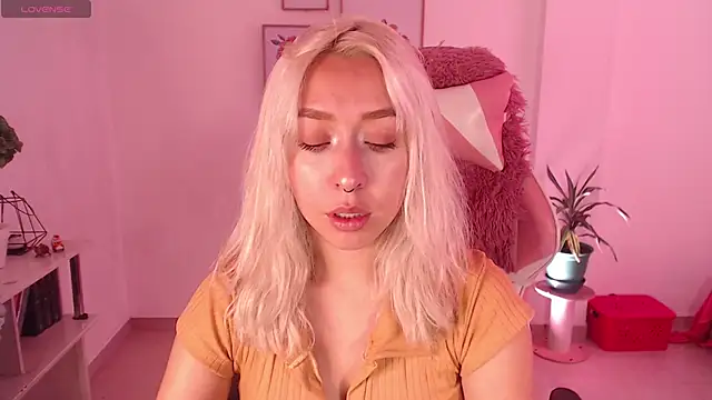 Snapshot of Dahlia__espresso chatting on 02.12.25 Dahlia espresso online show from 02.12.25