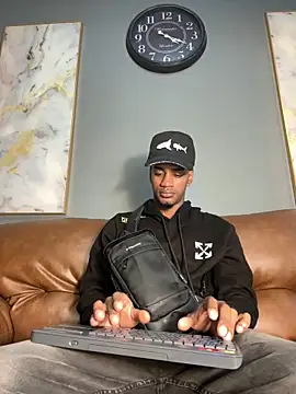 Snapshot of AaronCruz_ chatting on 12.29.24 AaronCruz  online show from 12.29.24