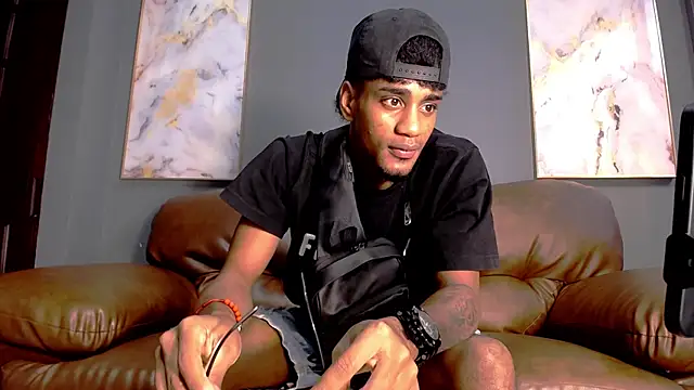Snapshot of AaronCruz_ chatting on 01.10.25 AaronCruz  online show from 01.10.25