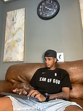 Snapshot of AaronCruz_ chatting on 01.10.25 AaronCruz  online show from 01.10.25