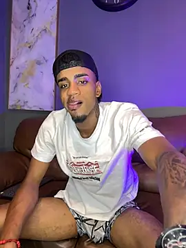 Snapshot of AaronCruz_ chatting on 01.28.25 AaronCruz  online show from 01.28.25
