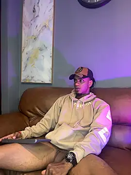 Snapshot of AaronCruz_ chatting on 02.01.25 AaronCruz  online show from 02.01.25