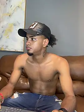 Snapshot of AaronCruz_ chatting on 02.03.25 AaronCruz  online show from 02.03.25