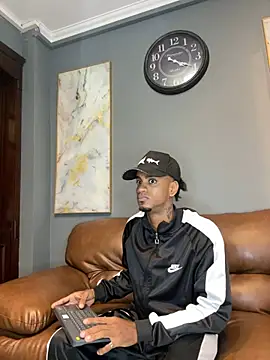 Snapshot of AaronCruz_ chatting on 02.15.25 AaronCruz  online show from 02.15.25