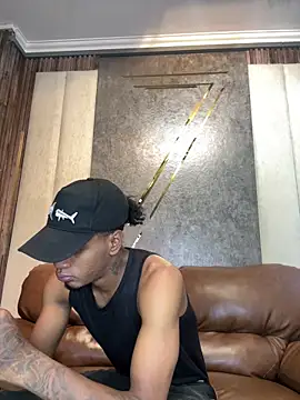 Snapshot of AaronCruz_ chatting on 03.18.25 AaronCruz  online show from 03.18.25