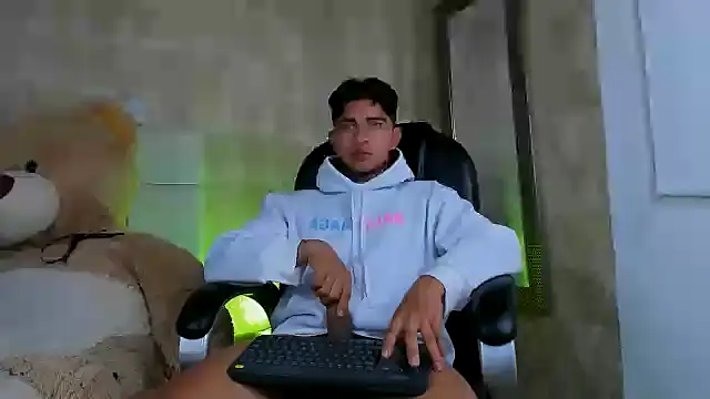 Snapshot of Muichiro_tokito1 chatting on 12.23.24 Muichiro tokito1 online show from 12.23.24