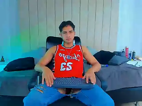 Snapshot of Muichiro_tokito1 chatting on 01.13.25 Muichiro tokito1 online show from 01.13.25