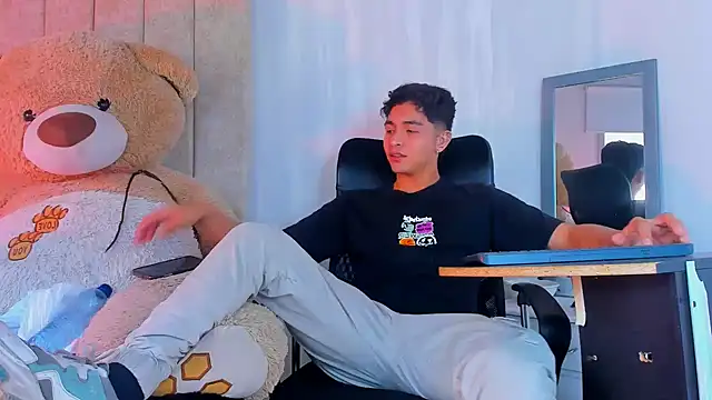 Snapshot of Muichiro_tokito1 chatting on 01.30.25 Muichiro tokito1 online show from 01.30.25