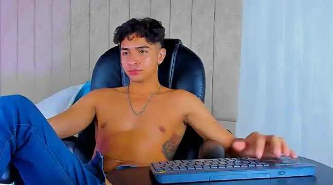 Snapshot of Muichiro_tokito1 chatting on 03.02.25 Muichiro tokito1 online show from 03.02.25