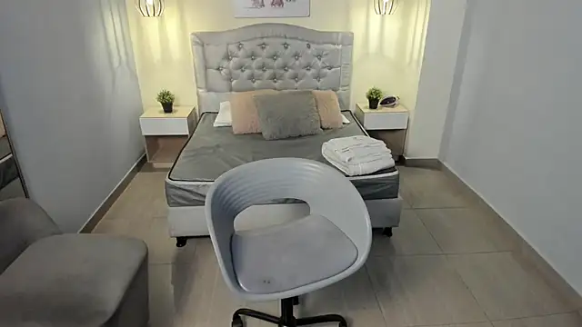 escarleth   online show from 11.15.25