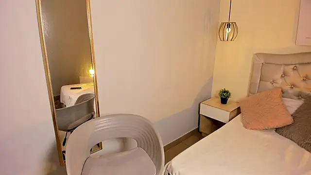 escarleth   online show from 11.18.25