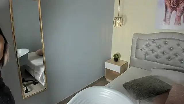 escarleth   online show from 11.25.25