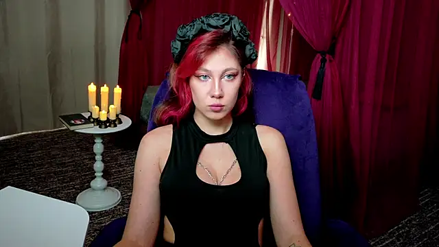 Snapshot of ChloesTem chatting on 11.21.25 ChloesTem online show from 11.21.25