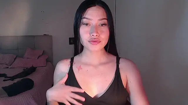 Snapshot of Emilyswan04 chatting on 01.11.25 Emilyswan04 online show from 01.11.25