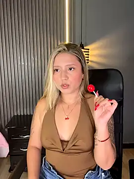 Snapshot of MiaPetit_ chatting on 09.16.25 MiaPetit online show from 09.16.25
