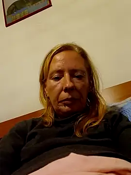 Snapshot of Ladykiss833 chatting on 09.18.25 Ladykiss833 online show from 09.18.25