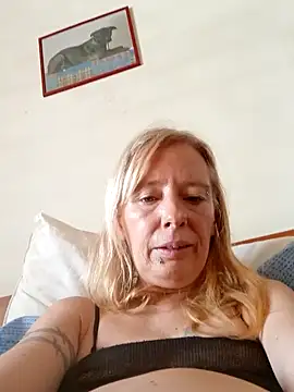 Snapshot of Ladykiss833 chatting on 09.30.25 Ladykiss833 online show from 09.30.25