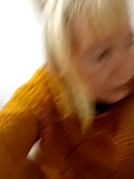 Snapshot of Ladykiss833 chatting on 10.01.25 Ladykiss833 online show from 10.01.25