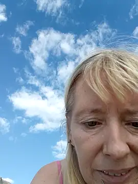 Snapshot of Ladykiss833 chatting on 10.02.25 Ladykiss833 online show from 10.02.25