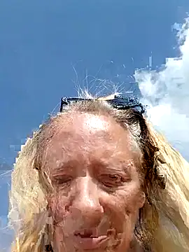 Snapshot of Ladykiss833 chatting on 10.29.25 Ladykiss833 online show from 10.29.25