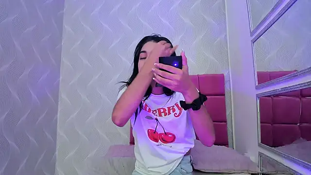 Snapshot of natalia_aguirre1 chatting on 01.22.25 natalia aguirre1 online show from 01.22.25