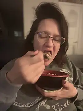 Snapshot of Kinkbitch25 chatting on 02.28.25 Kinkbitch25 online show from 02.28.25