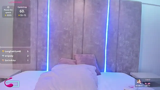 Snapshot of MaxiRogers chatting on 03.10.25 MaxiRogers online show from 03.10.25