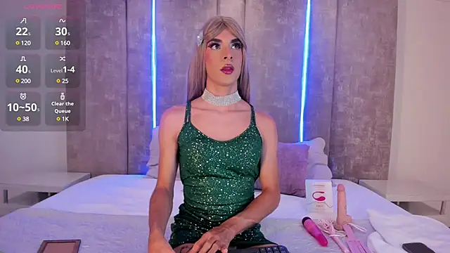 Snapshot of MaxiRogers chatting on 03.11.25 MaxiRogers online show from 03.11.25