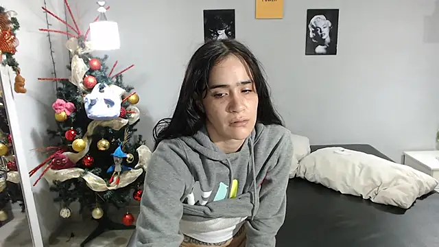 Snapshot of Kimandyuk chatting on 12.28.24 Kimandyuk online show from 12.28.24