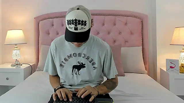 Snapshot of Buda_and_Cataleya_ chatting on 01.24.25 Buda and Cataleya online show from 01.24.25