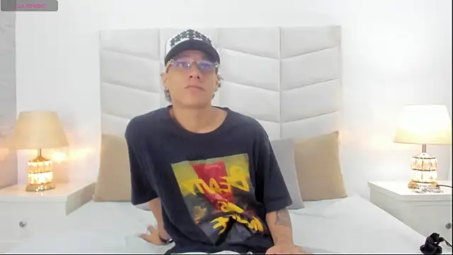 Snapshot of Buda_and_Cataleya_ chatting on 03.15.25 Buda and Cataleya online show from 03.15.25