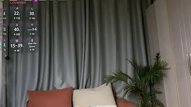 Snapshot of Youth3_ chatting on 01.10.25 Youth3  online show from 01.10.25