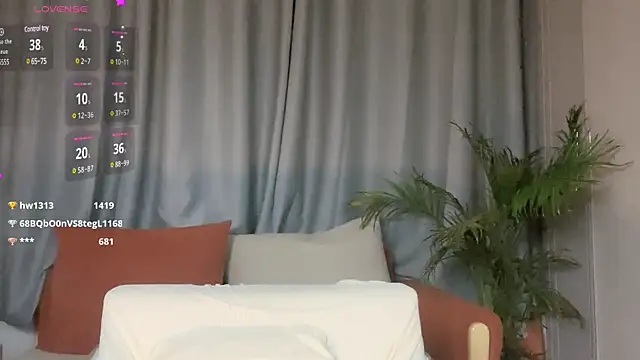 Snapshot of Youth3_ chatting on 01.10.25 Youth3  online show from 01.10.25