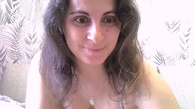 Snapshot of ShelaDiass chatting on 10.19.25 ShelaDiass online show from 10.19.25