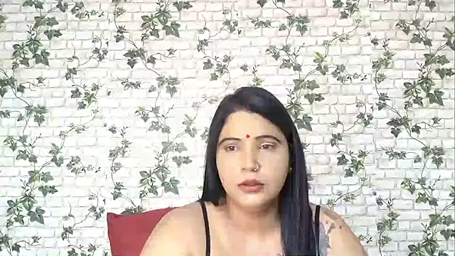 Snapshot of XIndianintimacy chatting on 02.05.25 XIndianintimacy online show from 02.05.25