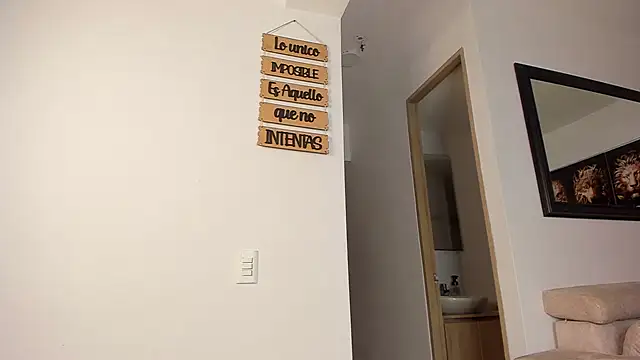 Snapshot of smit_hot_sr chatting on 12.19.24 smit hot sr online show from 12.19.24