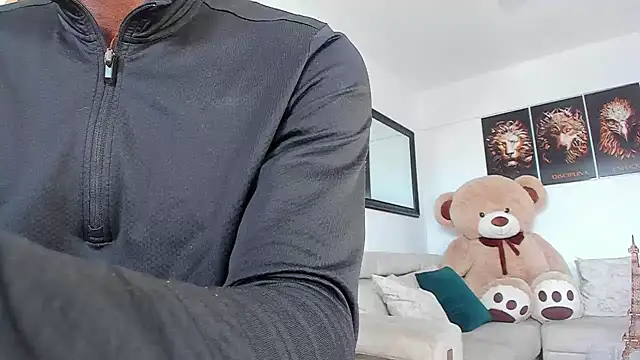 Snapshot of smit_hot_sr chatting on 12.22.24 smit hot sr online show from 12.22.24