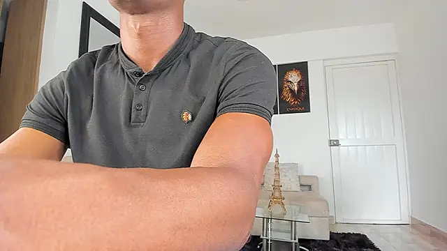 Snapshot of smit_hot_sr chatting on 02.24.25 smit hot sr online show from 02.24.25