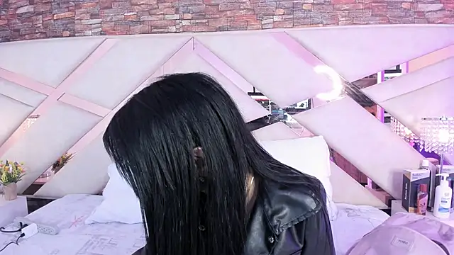 sophie pariss online show from 10.12.25